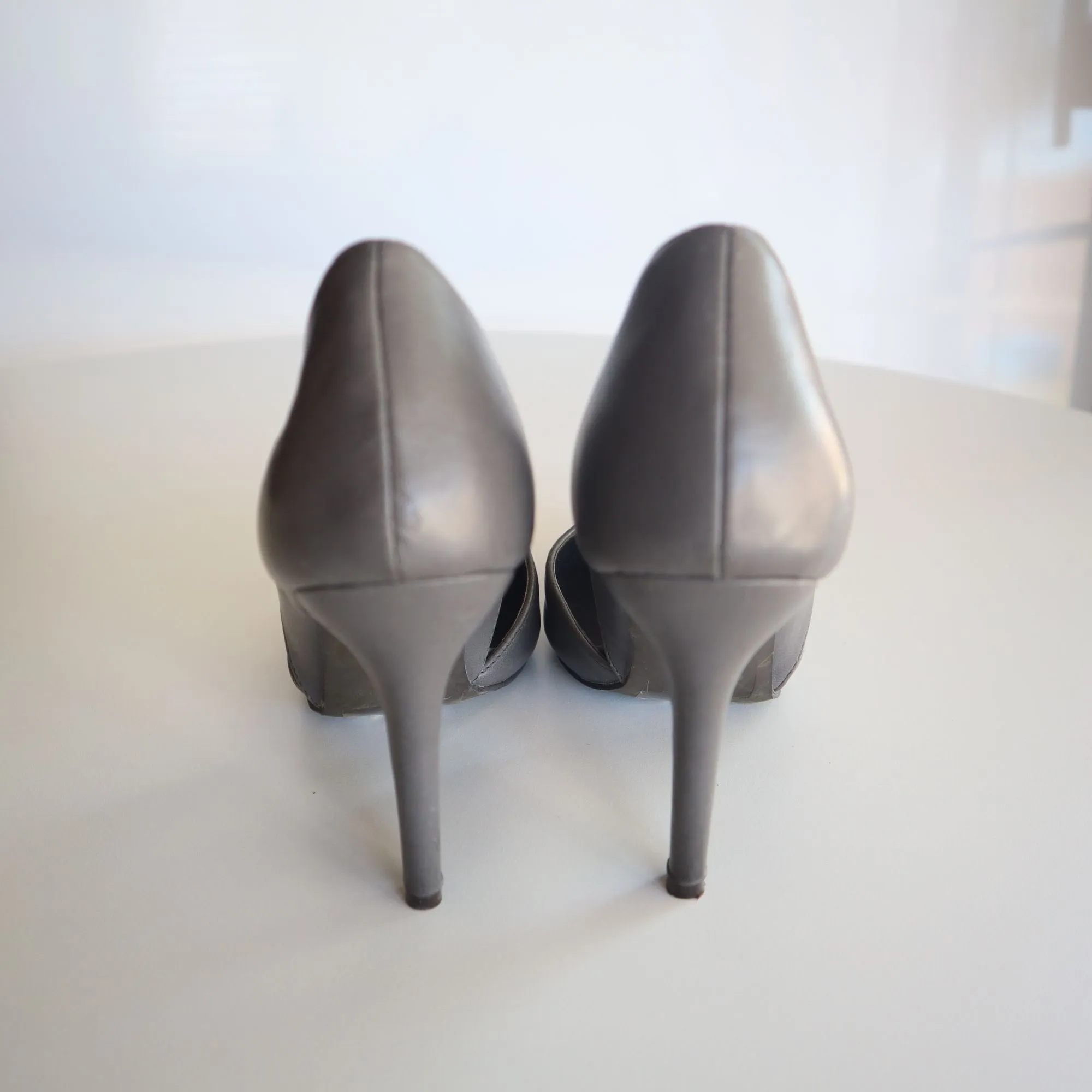 Breckelle's Women's Gray Pointed Toe High Heel Pumps Size 6.5