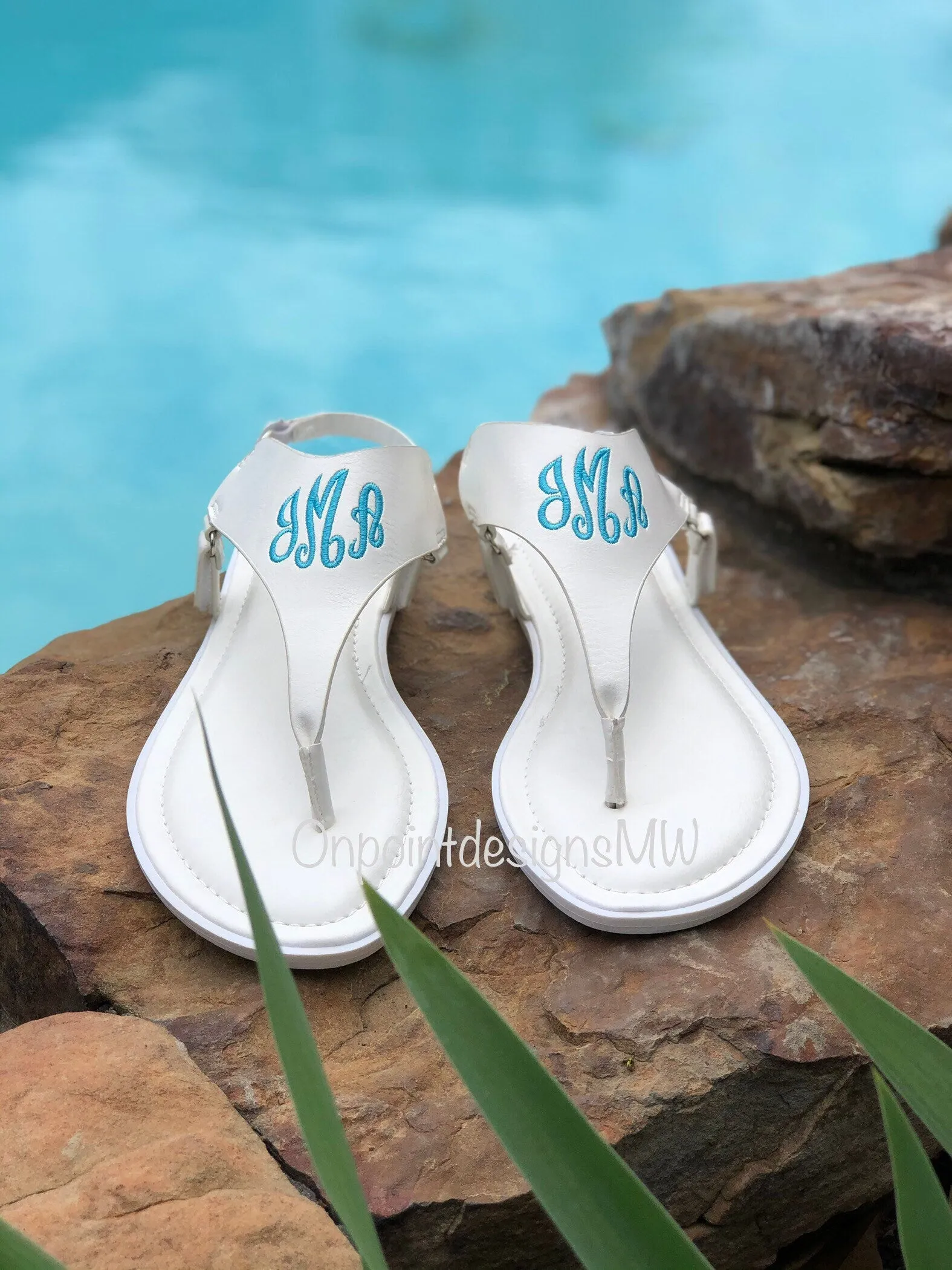 Monogrammed Sandals,WHITE Bridesmaid Flip Flops,Bride Slippers,Bridesmaid Gifts - Personalized bridal shoes, bridal flat