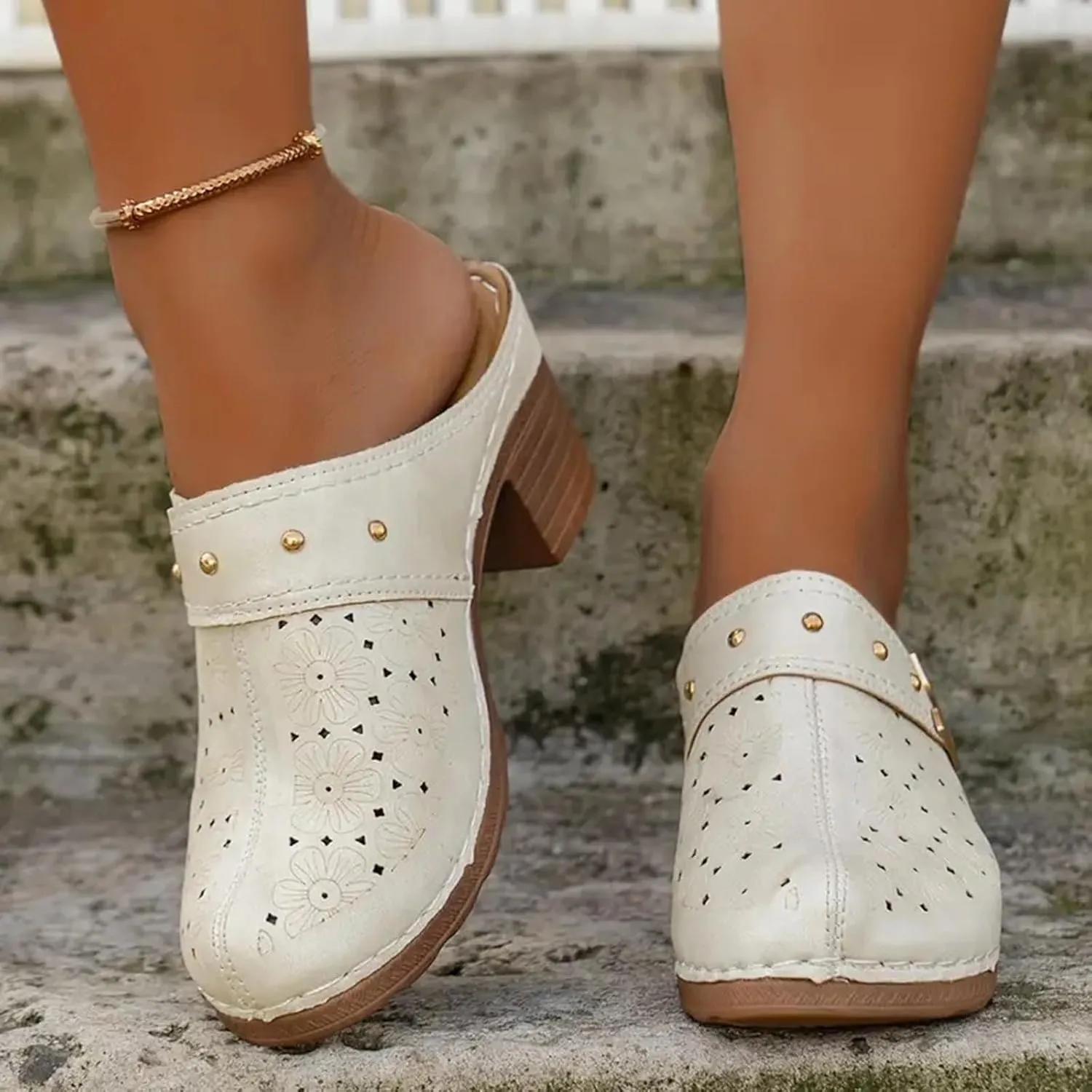 Women’s Hollow Closed Toe Chunky Heels Sandals,Fashionable Simple Comfortable Summer Stylish Footwear with Arch Support Retro Flower Pattern Slip On Slides Loafer Shoes