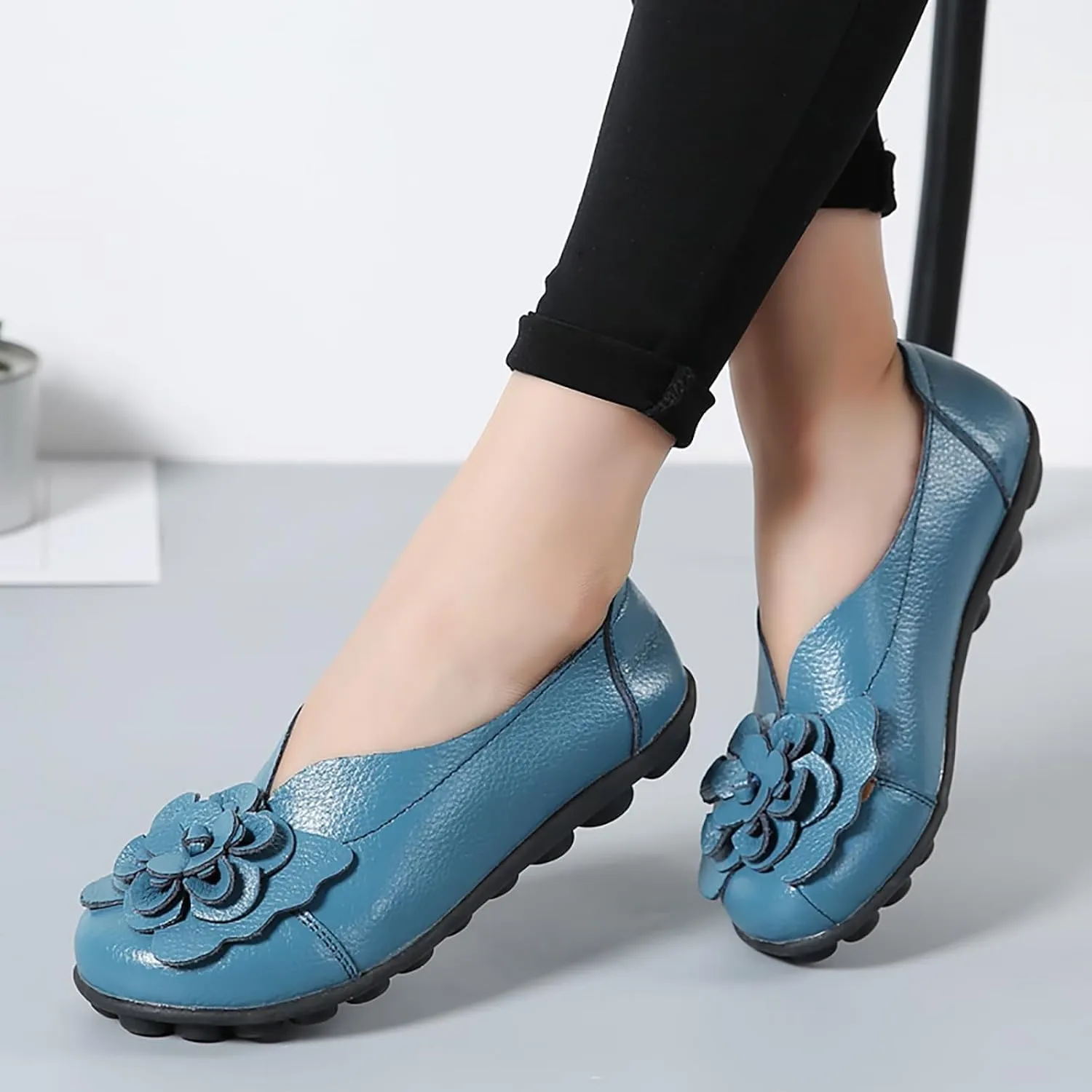 Women's Leather Loafers Comfortable Flat Shoes Slip On Round Toe Wide Width Loafers Comfortable Walking Working Driving Long Standing Fashion Soft Cushion Shoes